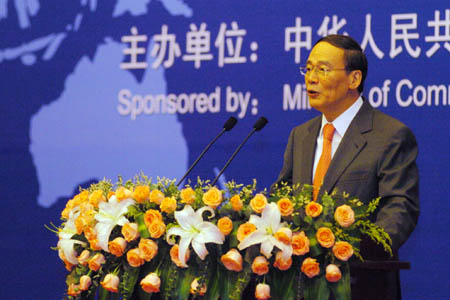 Chinese vice Premier Wang Qishan delivers a keynote speech at the 12th China International Fair for Investment and Trade (CIFIT), opened in Xiamen, a coastal city in southwest China's Fujian Province, Sept. 8, 2008. [Wei Peiquan/Xinhua]