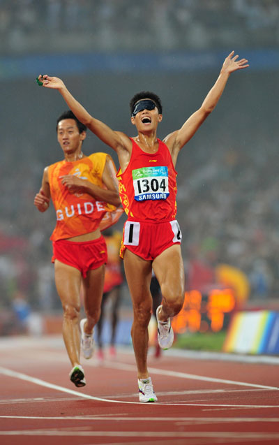 Photos: China's Zhang Zhen wins Men's 5000m - T11 gold