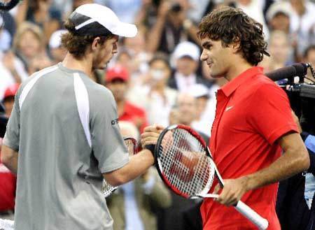 Roger Federer of Switzerland shakes hands with Andy Murray (L) of Britain after the men's final match at the U.S. Open tennis tournament at Flushing Meadows in New York Sept. 8, 2008
