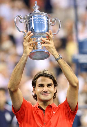 Roger Federer of Switzerland holds the trophy for his fifth straight U.S. Open title after the men's final match at the U.S. Open tennis tournament at Flushing Meadows in New York Sept. 8, 2008