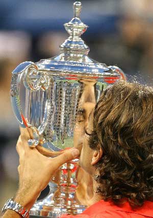Roger Federer of Switzerland kisses the trophy after beating Andy Murray of Britain for his fifth straight U.S. Open tennis title at Flushing Meadows in New York Sept. 8, 2008.