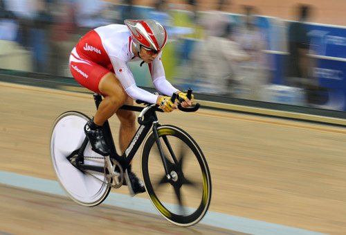 Japan's Ishii Masashi finished in a new world record time of one minute and 8.771 seconds to claim the Men's Cycling Track 1km Time Trial (CP4) gold medal on September 9, 2008. 