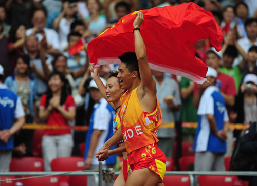 Wu Chunmiao (L) celebrates with her guide after winning the Women's 100m T11 gold medal at the National Stadium, also known as the Bird's Nest, in Beijing on September 9, 2008.