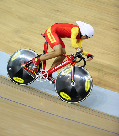 China's Zhang Kuidong completes for the event on September 9, 2008. 