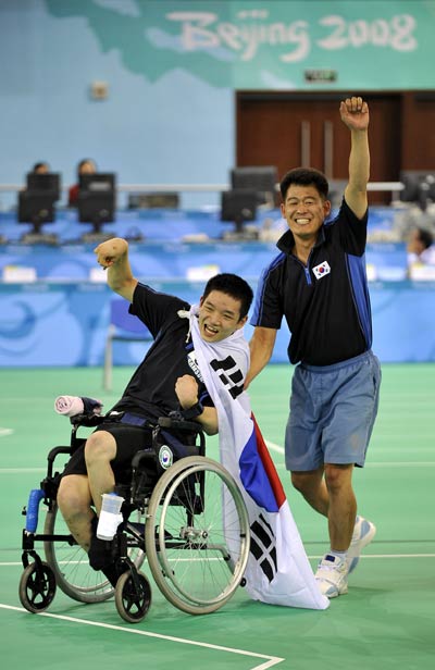 Park Keon-woo of ROK celebrates his victory.[Xinhua] 