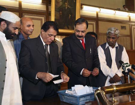 The Election Commission of Pakistan (ECP) on Saturday evening announced the official result of the presidential election and declared People's Party (PPP) Co-chairman Asif Ali Zardari as the new president.