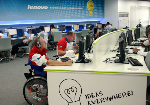 Paralympians surfing the web in a Lenovo-sponsored Internet Cafe in the Paralympic village on September 9, 2008 [Zhang Yunxing/China.org.cn]