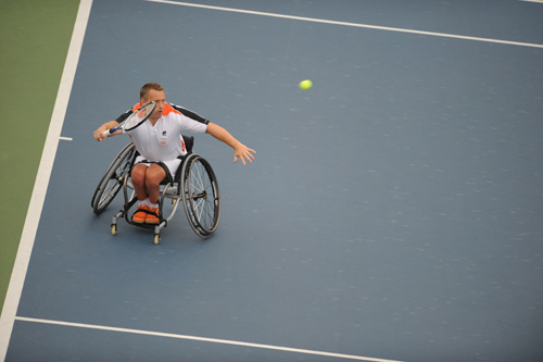 Eric Stuurman hits a return to Kunieda Shingo. Kunieda Shingo of Japan beat Eric Stuurman of the Netherlands 2-0 to promote during the Men's Wheelchair Tennis Singles second round in Beijing on September 9, 2008.