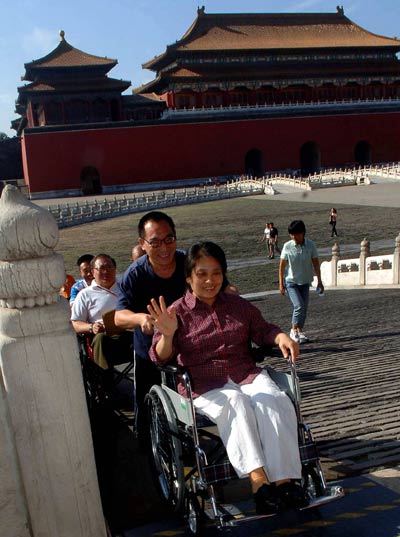 At Beijing's Palace Museum,a 1,000-meter barrier-free pathway allows wheelchair visitors to go along the central axis of the palace.A group of disabled people, visits at the Palace Museum,September 10, 2008. [Xinhua]