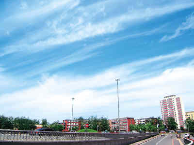 The odd-even license plate rule brought in to keep cars off the streets of Beijing during the Olympic Games has greatly improved the air quality of the city. 