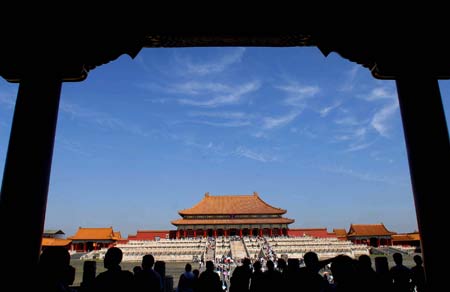 Tourists visit the Palace Museum, or the Forbidden City, in Beijing, capital of China. on Sept. 10, 2008. Lots of toursits visited scenic spots of Beijing on Wednesday as the city witnessed a sunny day after continual rainfall. 