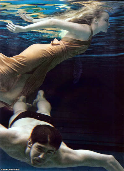 Michael Phelps swims under water with model Caroline Trentini