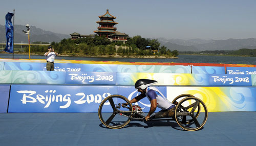 Oz Sanchez of the United States wins the gold in Men's Individual Time Trial HC C. [Xinhua]