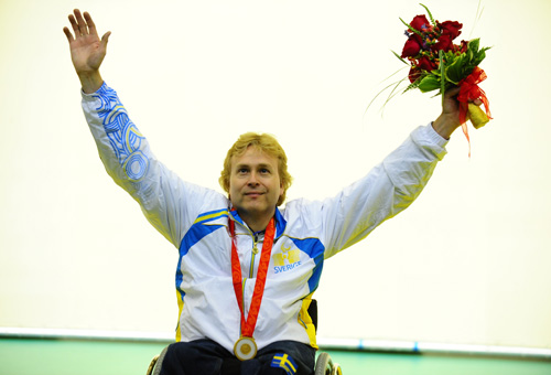 Jonas Jacobsson waves to spectators. [Xinhua] 