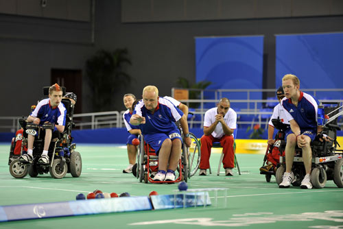 British team in the final.[Xinhua]