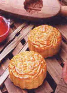 Moon cakes are must-buy gift for relatives and friedns during the festival.