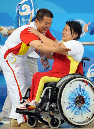 Bian Jianxin (R) hugs her coach. [Xinhua]