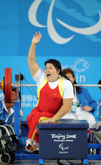 Bian Jianxin celebrates. [Xinhua]