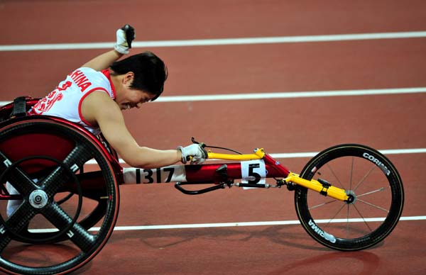 Huang Lisha of China celebrates after the women&apos;s 100m-T53 final at the National Stadium，also known as the Bird&apos;s Nest，during the Beijing 2008 Paralympic Games in Beijing, China, Sept. 12, 2008. Huang won the title with 16.22 secs. (Xinhua/Du Huaju) 