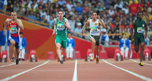 Jason Smyth (L2) of Ireland won the gold medal in the Men's 100m T13 final. (Photo credit: Xinhua)