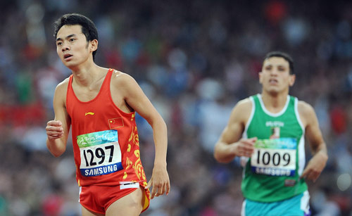Yang Sen (L) of China won the gold medal in the Men's 100m T35 final. (Photo credit: Xinhua) 