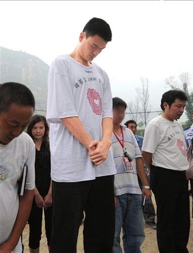 Chinese NBA star Yao Ming arrives at the Beichuan middle school ruins, and pays tribute to the victims in the May disastrous earthquake on Sunday, September 14, 2008. [yaofoundation.cn]