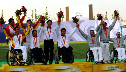 Medalists pose on the podium.[Xinhua]