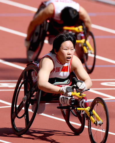 Huang Lisha crosses the finish line. [Xinhua]