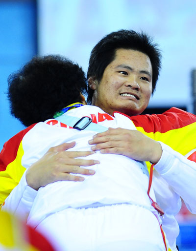 China's Hu Daoliang won the gold medal in the Men's Individual Epee Category B of the Wheelchair Fencing event at the Beijing 2008 Paralympic Games on September 15, 2008.