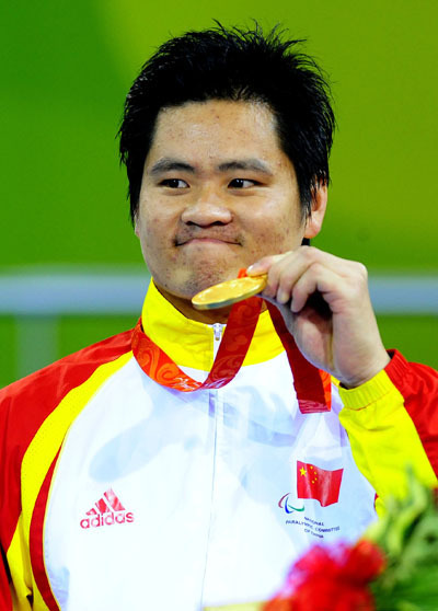 China's Hu Daoliang won the gold medal in the Men's Individual Epee Category B of the Wheelchair Fencing event at the Beijing 2008 Paralympic Games on September 15, 2008.