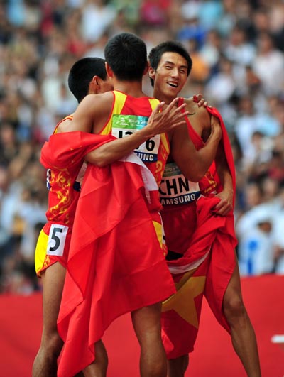 The Chinese team celebrates. [Xinhua]