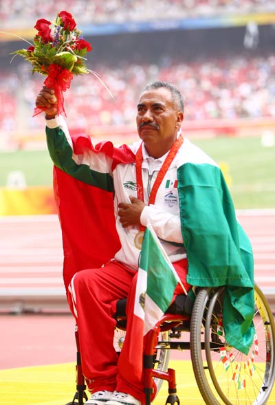 Mexico's Mauro Maximo poses on the podium. [Xinhua]