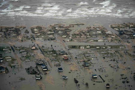 The U.S. state of Texas was struggling to provide relief to its residents who have been badly hit by the Hurricane Ike on Monday, as the storm moved to Canada.