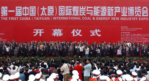 Six major coal producers based in Shanxi province yesterday signed long-term supply contracts with seven of the country's top electricity companies. The contracts were signed ahead of the second China (Taiyuan) International Coal and Energy New Industry Expo, which begins today in Taiyuan and will run until next Friday. Six major coal producers based in Shanxi province yesterday signed long-term supply contracts with seven of the country's top electricity companies. The contracts were signed ahead of the second China (Taiyuan) International Coal and Energy New Industry Expo, which begins today in Taiyuan and will run until next Friday.