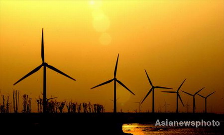 Wind mills in a wind power plant in this photo taken in Rudong, Jiangsu province. China's rapidly rising energy demand may ease off by 2018 when the nation is expected to have basically realized its industrialization and urbanization, according to a senior analyst.[Asianewsphoto]