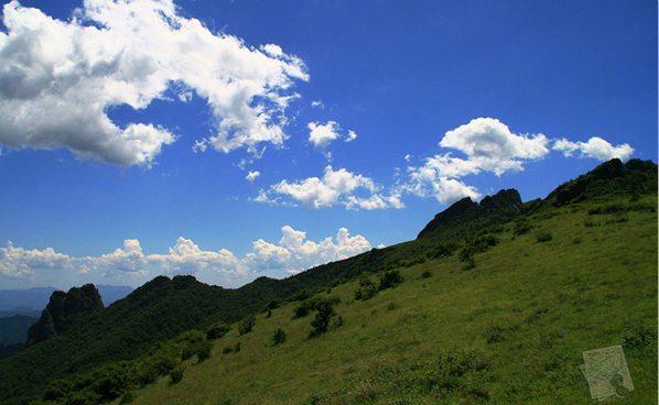 High-up clouds drift over the grassland on Qinling Mountains which are mainly located in Shannxi Province.