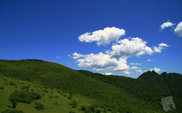 High-up clouds drift over the grassland on Qinling Mountains which are mainly located in Shannxi Province.