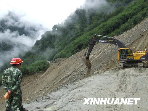 Traffic on a highway linking Tibet to the neighboring province of Sichuan came to a halt on Tuesday for the second time this month, following a landslide triggered by heavy rain.