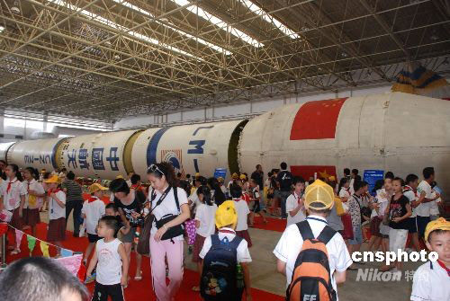 Parents with their children at an aerospace exhibition in Guilin on Friday, September 12, 2008. 