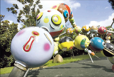 A sculpture titled 'Where Are You?' is seen at the Zhangjiang Art Park in Shanghai in this recent photo. Eleven works have been placed this year at the park to add a touch of color to the Zhangjiang High-Tech Industrial Development Zone. [Shanghaidaily.com]