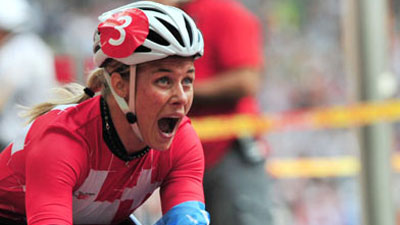 Edith Hunkeler of Switzerland wins Women's MarathonT54 gold