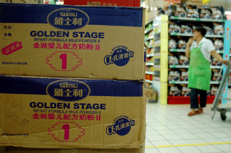 Boxes of infant formula milk powder produced by Yashili, a dairy manufacturer based in south China's Guangdong Province, are removed from the shelves of a supermarket in Qingdao, east China's Shandong Province, September 17, 2008. 