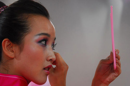 Beautiful Olympic volunteers behind the curtain [Xinhua]