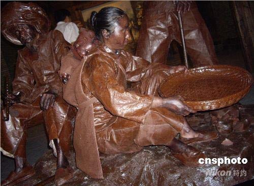 Sculptures exhibited during the seventh annual Zhangjiajie Tourism Goods Expo in Zhangjiajie, Hunan Province on Thursday, September 18, 2008. 