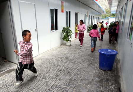 Students at Taoping Primary School in Lixian County of Southwest China's Sichuan Province are seen in this photo taken on September 18, 2008.