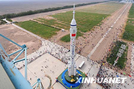 The Shenzhou-7 manned spaceship, the Long-March II-F rocket and the escape tower are vertically transferred to the launch pad at the Jiuquan Satellite Launch Center in northwest China's Gansu Province Sept. 20, 2008. The transfer finished at 3:15 p.m.on Saturday, marking the final stage of the launching preparation.[Xinhua]