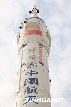 The Shenzhou-7 manned spaceship, the Long-March II-F rocket and the escape tower are vertically transferred to the launch pad at the Jiuquan Satellite Launch Center in northwest China's Gansu Province Sept. 20, 2008. The transfer finished at 3:15 p.m.on Saturday, marking the final stage of the launching preparation.[Xinhua]