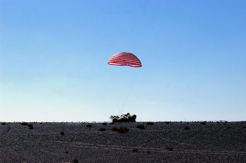 Drogue parachute drop test. [CRI]