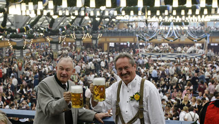 Bavarian state premier Guenther Beckstein (L) and Munich Mayor Christian Ude pose during the opening ceremony of the Oktoberfest in Munich September 20, 2008. Millions of beer drinkers from around the world will come to the Bavarian capital Munich for the world&apos;s biggest and most famous beer festival, the Oktoberfest. [Xinhua]