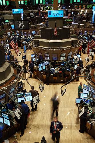 Traders work on the floor of the New York Stock Exchange after ringing the opening bell September 22, 2008 in New York City. After weekend developments that resulted in the government promoting a $700 billion bailout package for the nation&apos;s fledging financial institutions, stocks were down in morning trading. [Xinhua]